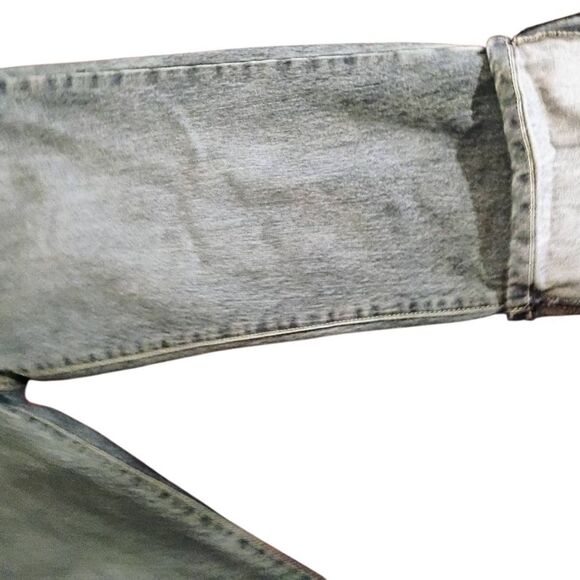 Cosmopolitan Gray Cropped Jeans - Picture 9 of 13